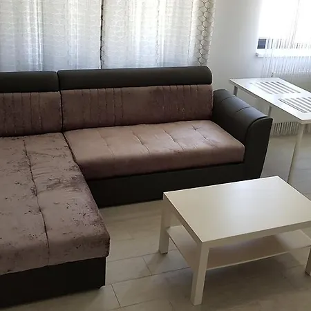 Apartment V1 *